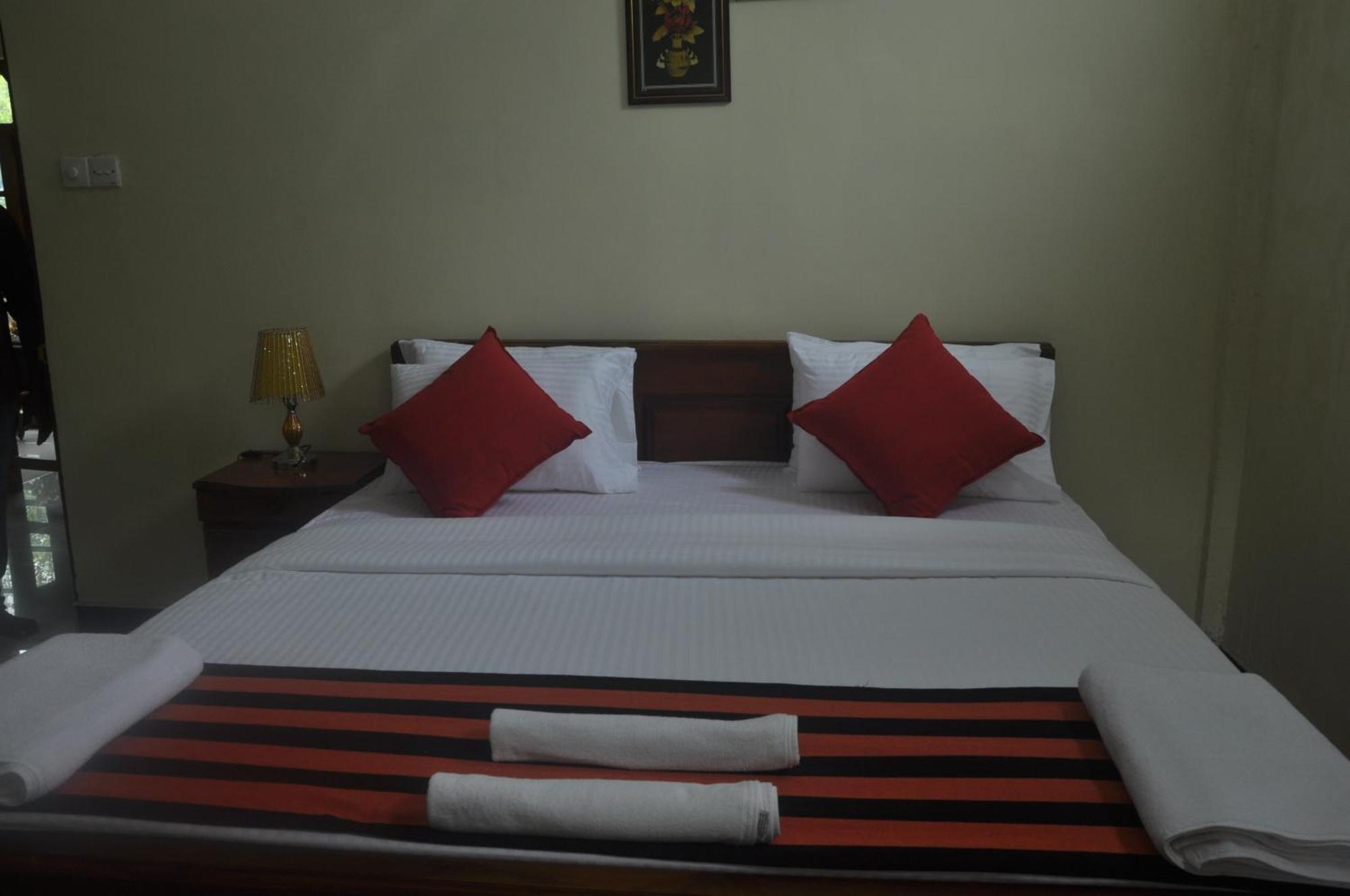 The Max Villa Negombo Eksteriør bilde